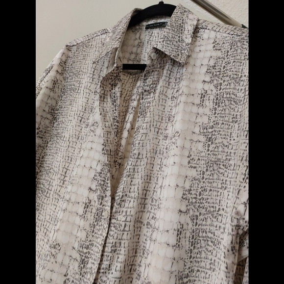 Black Tape Cream Snake Print Tunic Blouse Size M - Picture 8 of 8